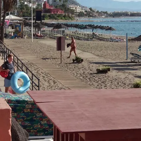 Ana Junto A La Playa בנאלמדנה